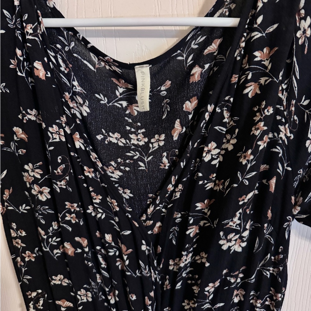Floral Maxi dress size medium.